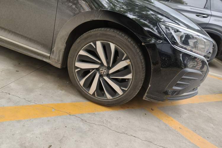 Used Volkswagen Passat 2024 380TSI Elite Edition Right Front Wheel Hub