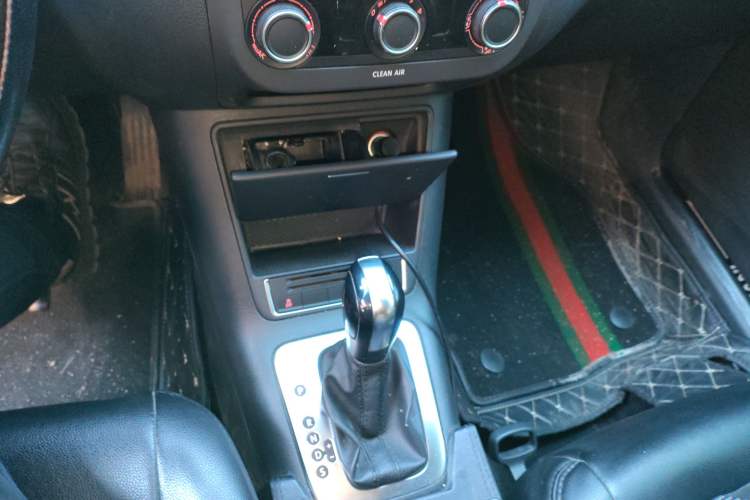 Used Volkswagen Tiguan 2016 300TSI Automatic Two-Wheel Drive Trend Edition Gear Lever