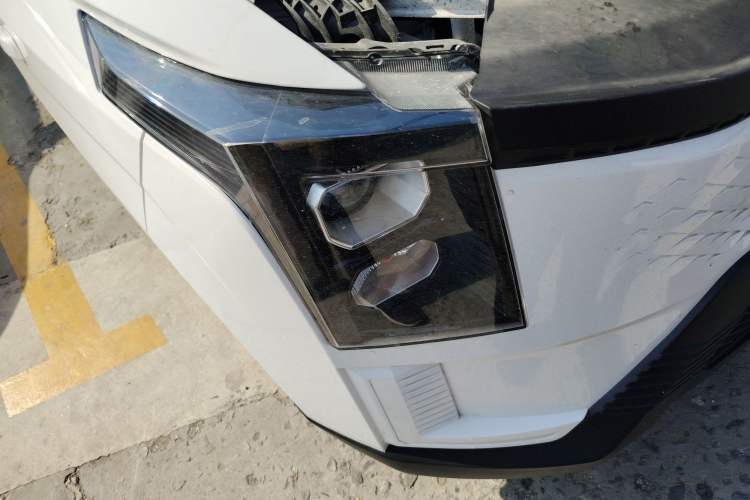 Used Yufeng Gold Warehouse 2025 Model Bus Version with Slow Charger Exterior 6