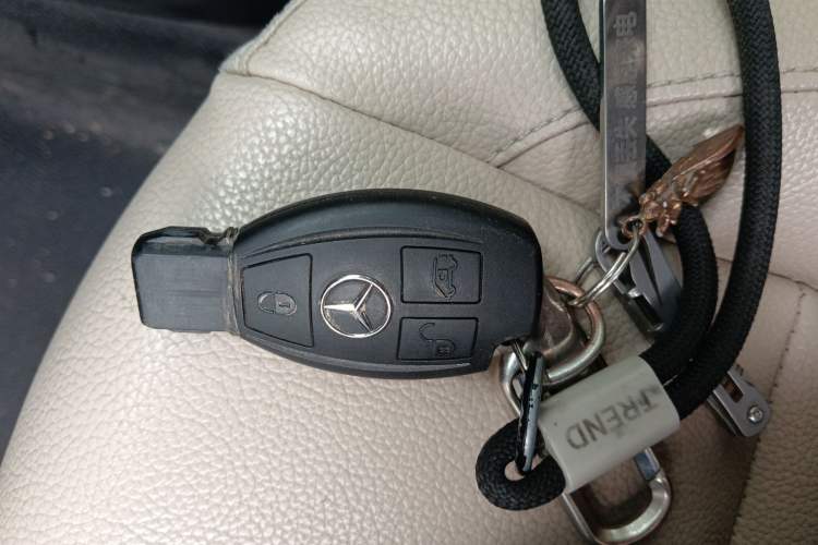 Used Mercedes-Benz Vito 2018 2.0T Elite Version 7 Seats China V Emission Standard Vehicle Key