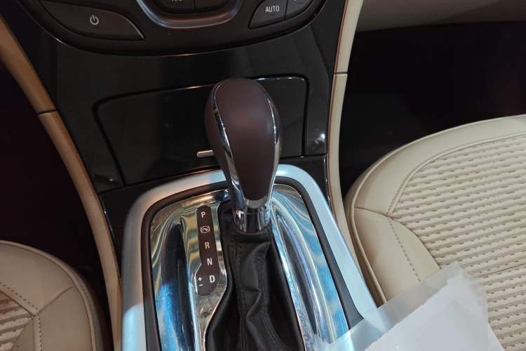 Used Buick Regal 2015 2.0L Leading Fashion Edition