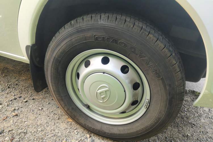 Used SAIC MAXUS Xintu V80 2025 PRO Aoyuntong 2.0T AMT Short Wheelbase Mid-Height 5/6-Seater
