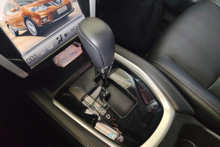 Used Nissan X-Trail 2015 2.0L CVT Comfort MAX Edition 2WD
