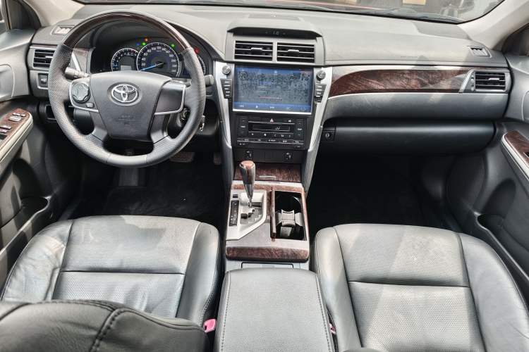Used Toyota Camry 2015 2.0G Premier Edition Center Console