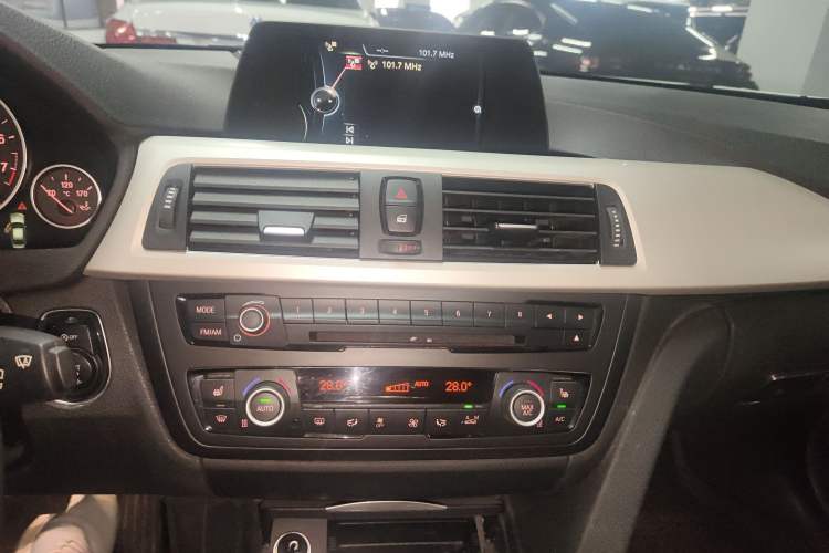 Used BMW 3 Series 2014 328Li Fashion Model
