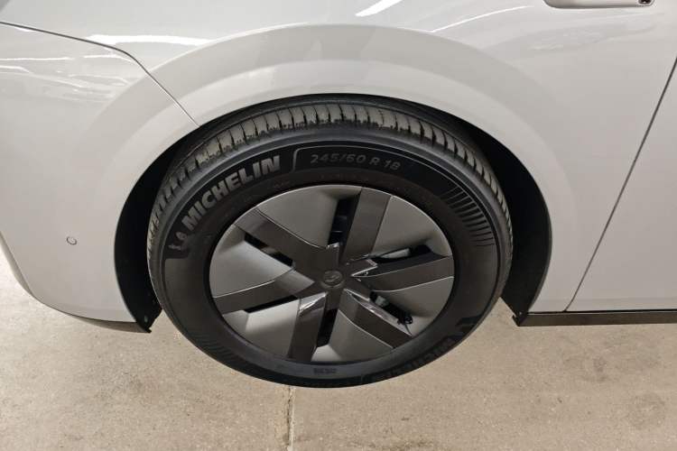 Used Li Auto MEGA 2024 Ultra Model
