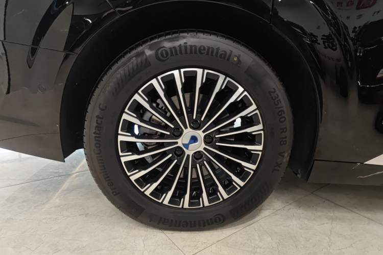 Used Denza D9 2025 DM-i Intelligent Drive 1020 Four-Wheel Drive Flagship Model