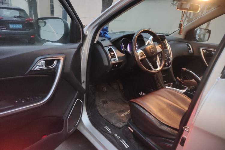 Used JMC Yuhu 7 2016 2.4T Two-Wheel Drive Luxury Edition JX4D24
