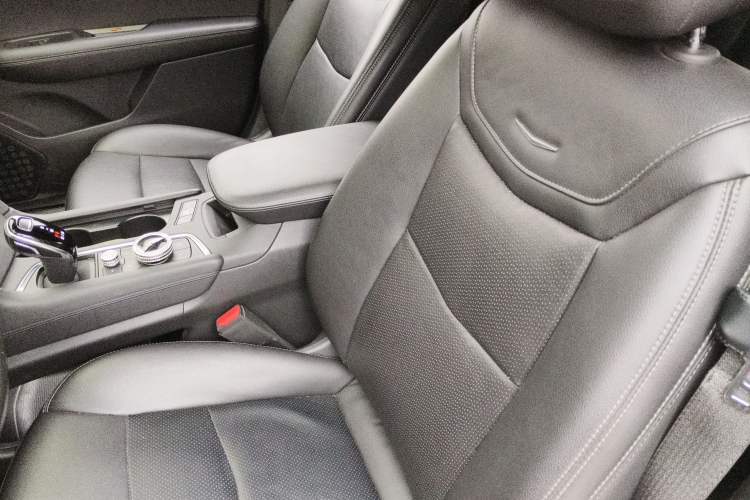 Used Cadillac XT5 2022 2.0T Two-Wheel Drive Luxury Version Left Front Seat