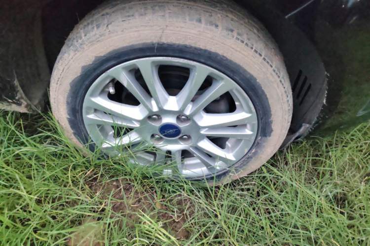 Used Ford Fiesta 2013 Hatchback 1.5L Automatic Prestige Model Right Front Wheel Hub