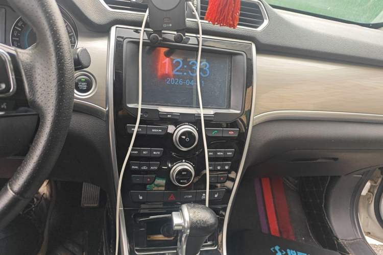 Used Haval H2 2016 Red-Label 1.5T Automatic Two-Wheel Drive Luxury Model Audio And AC Panel