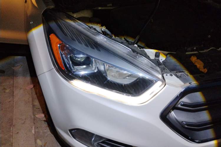 Used Ford Kuga 2017 EcoBoost 180 Two-Wheel-Drive Tiger Leap Model Right Front Headlight