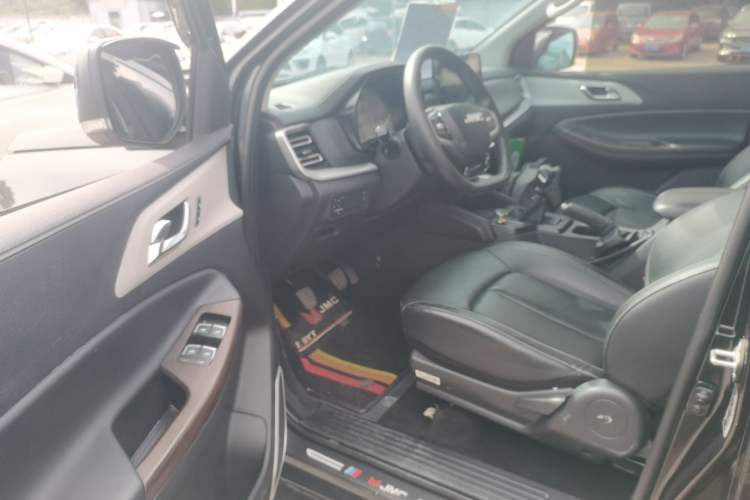 Used JMC Yuhu 7 2022 2.0T Manual Diesel Two-Wheel Drive Comfort Plus Long Wheelbase
