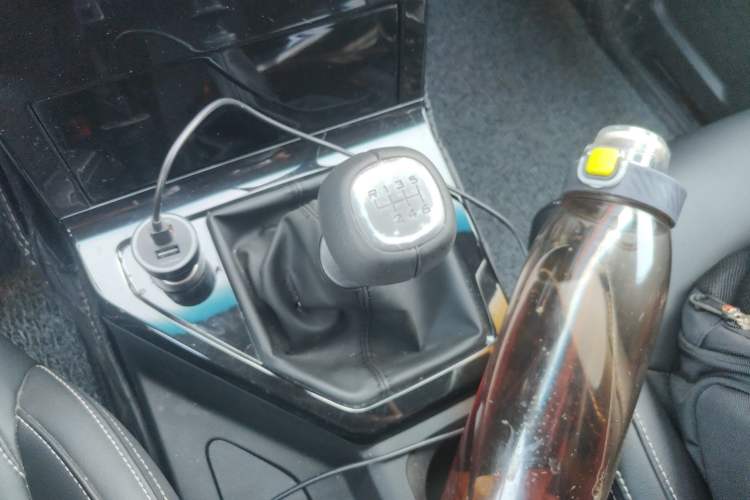 Used Wuling Zhengcheng 2021 1.5T Manual Luxury Version Gear Lever