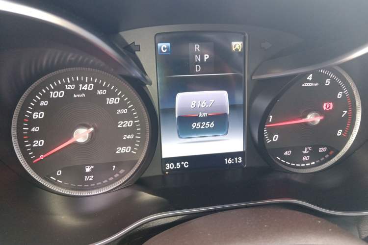 Used Mercedes-Benz GLC 2017 GLC 260 4MATIC Luxury Model Instrument Cluster