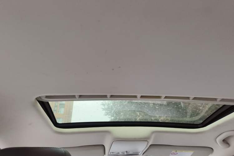 Used Volkswagen Bora 2015 Value Edition 1.6L Automatic Comfort Version Headliner