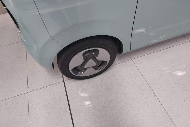 Used Geely Galaxy Panda 2023 Panda Mini 200km Dynamic Bear Left Front Wheel Hub