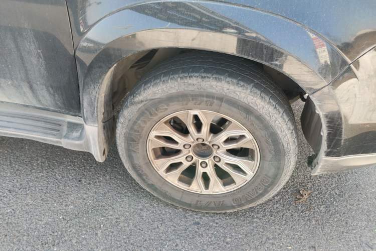 Used JMC Yusheng S350 2013 2.4T Automatic 2WD Diesel Luxury Edition 5 Seats
