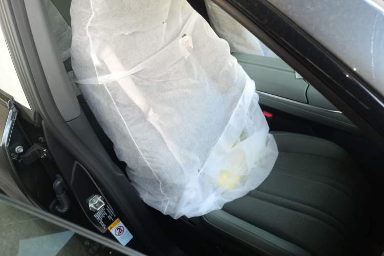 Used Deepal S07 2025 215Max Huawei Qiankun Intelligent Driving ADS SE Range-Extended Version Right Front Seat