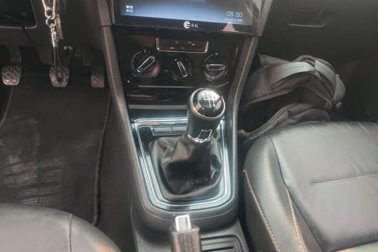 Used Volkswagen Bora 2016 1.6L Manual Comfort Model Gear Lever