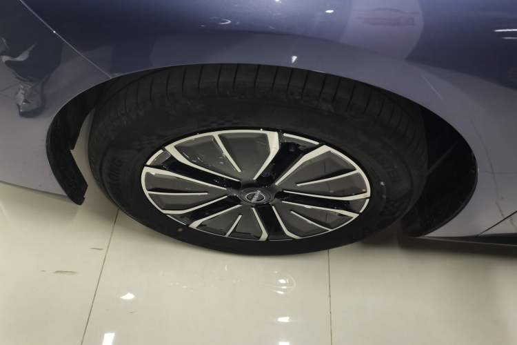 Used Nissan N6 2026 Model 180 Max Exterior 4