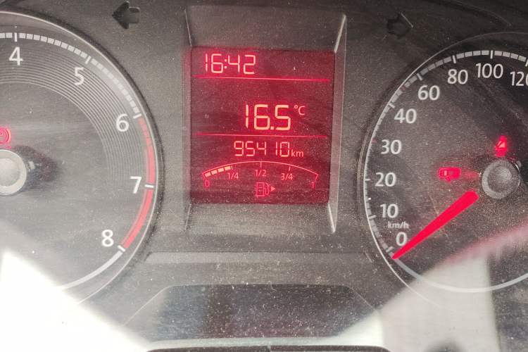 Used Volkswagen Santana 2016 1.4L Manual Fashion Edition Odometer Close Up