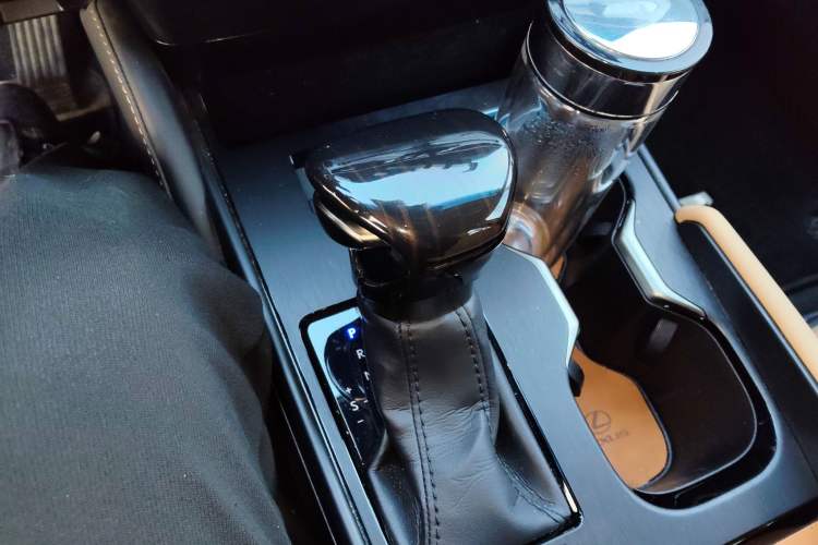 Used Lexus ES 2022 300h Excellence Edition
