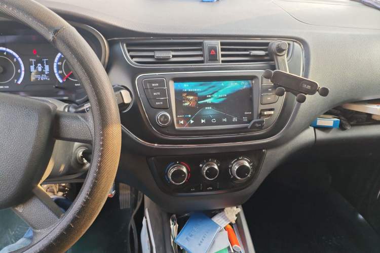 Used CHANGAN KAICHENG Ounuo S 2023 1.5L Deluxe Edition Dual-Steaming Air-Conditioned Passenger Van JL473QG 7 Seats Audio And AC Panel