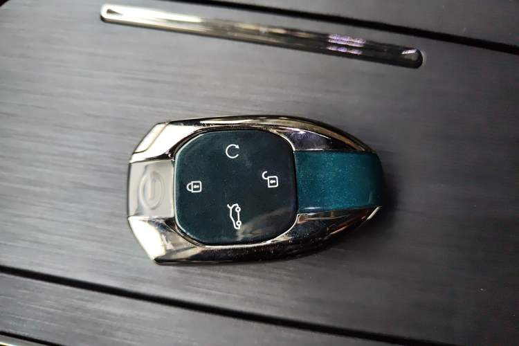 Used GAC Trumpchi GS8 2022 Dual-Engine Series 2.0TM Two-Wheel Drive Prestige Edition (7 Seats)
