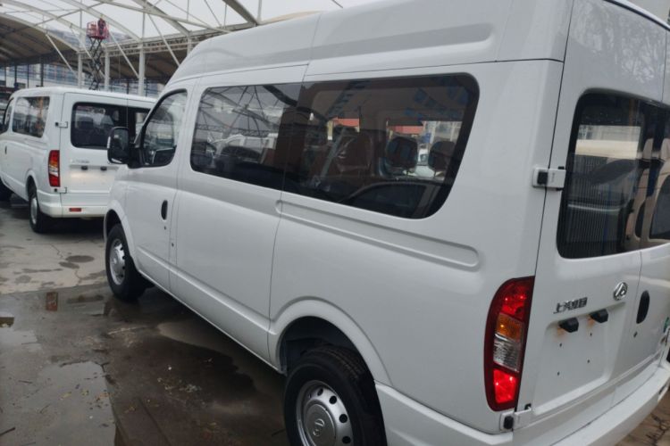 Used SAIC MAXUS Xintu V80 2024 Aotong Value Edition 6AMT Short Wheelbase Mid-Roof Model 127 Ps 5/6 Seats

