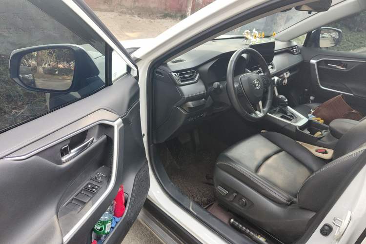 Used Toyota RAV4 2023 2.0L CVT Two-Wheel Drive 20th Anniversary Platinum Edition