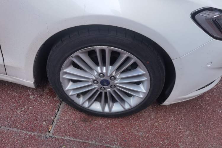 Used Ford Mondeo 2013 2.0L GTDi240 Flagship Edition Right Front Wheel Hub