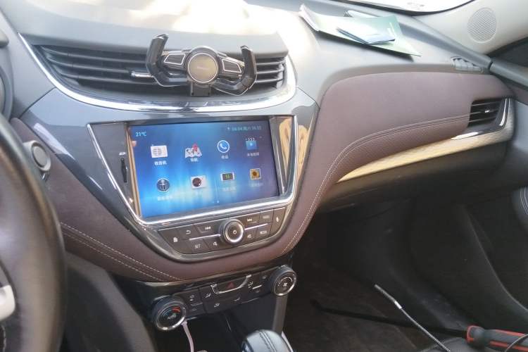 Used Chevrolet Malibu 2017 1.5T Automatic Luxury Edition Audio And AC Panel