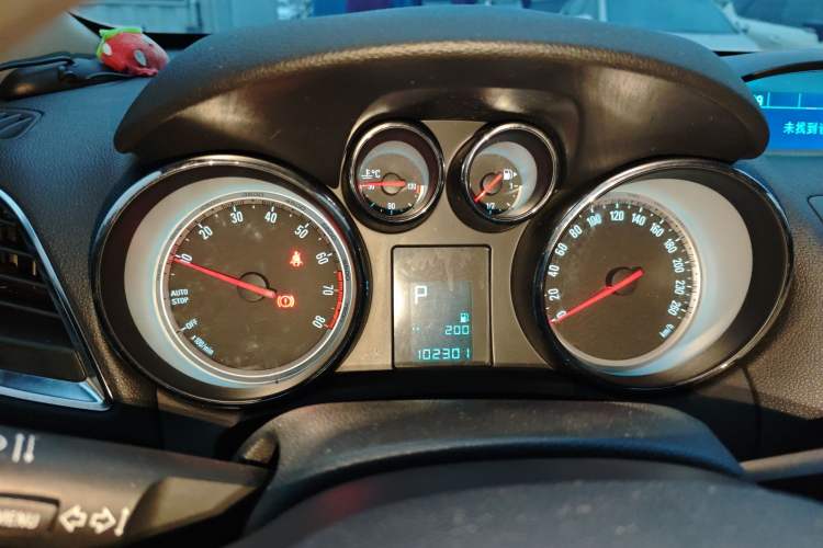 Used Buick Encore 2015 1.4T Automatic Two-Wheel Drive Urban Elite Version