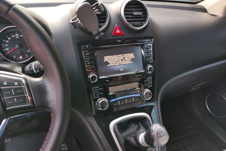 Used Haval H6 2015 Upgraded Model 1.5T Manual Two-Wheel Drive Elite Version
