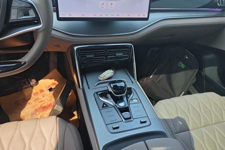 Used BYD Tang New Energy 2024 DM-p Glory Edition 215KM All-Wheel-Drive Premium Model Gear Lever