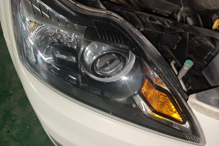 Used Ford Focus 2011 Hatchback 1.8L Automatic Fashion Edition Right Front Headlight