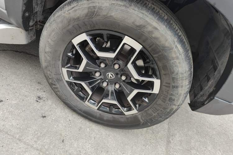 Used CHANGAN Hunter 2024 Knight Edition Flagship Model Dual-Motor All-Wheel Drive Standard Box
