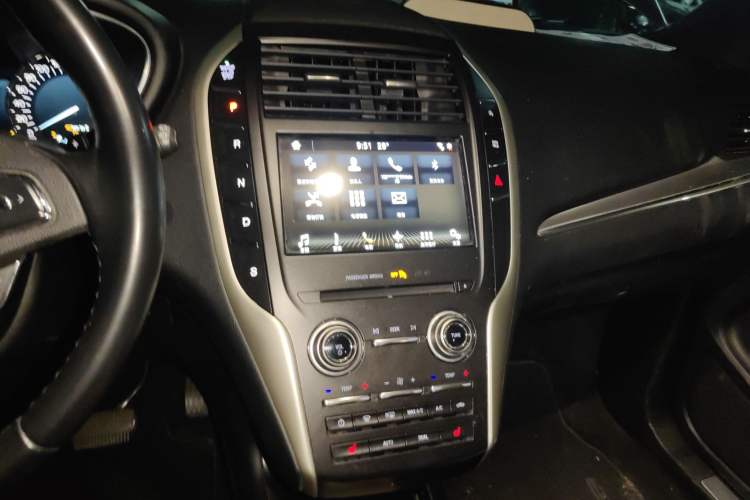 Used Lincoln MKC 2018 2.0T Two-Wheel Drive Deluxe Edition Audio And AC Panel