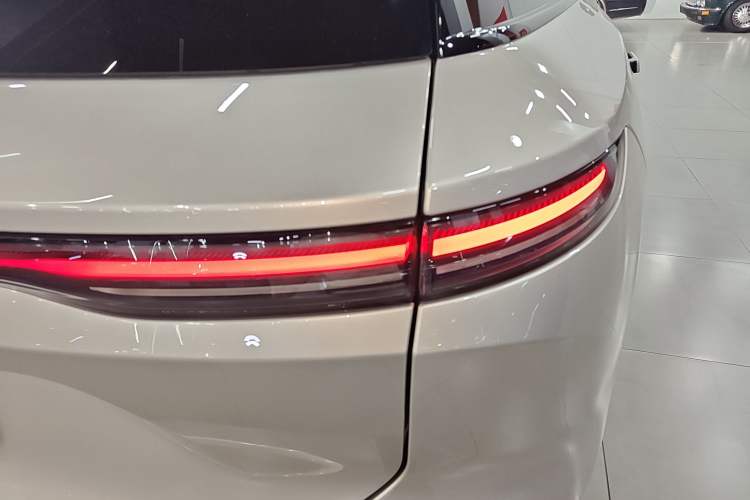 Used Nio ES8 2023 75 kWh Executive Edition Exterior 3