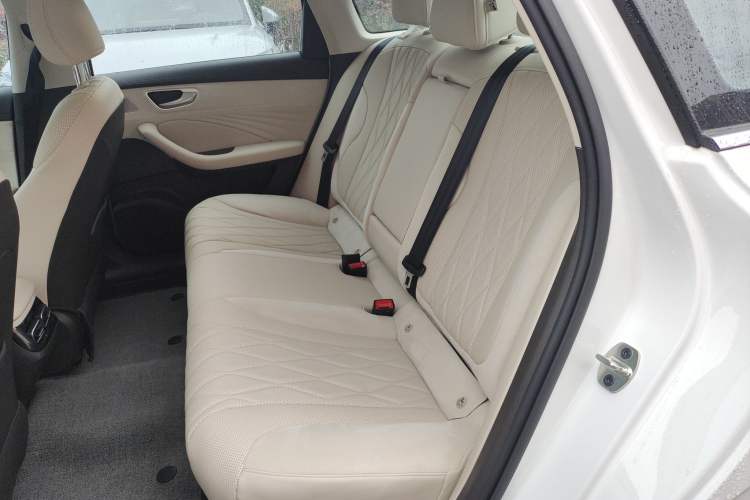 Used Roewe D7 2023 DMH 125km Excellence Edition