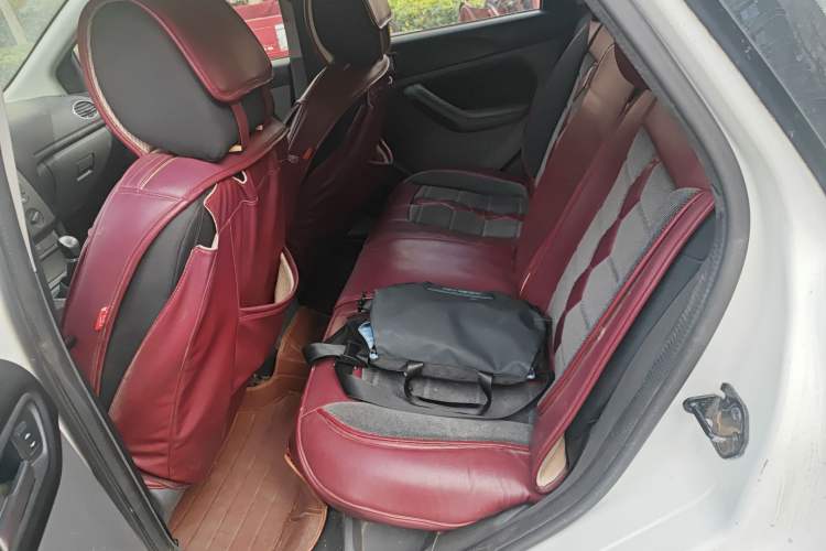 Used Ford Focus 2013 Hatchback Classic 1.8L Manual Fashion Edition
