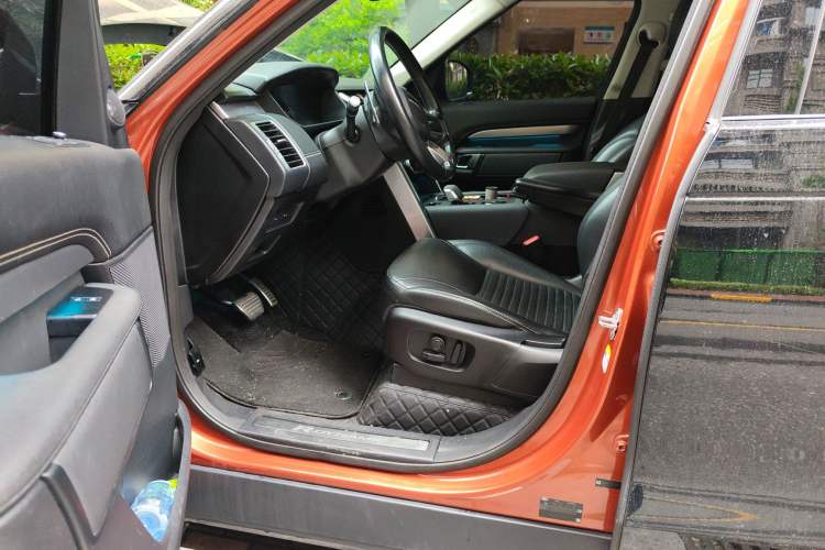 Used Land Rover Discovery 2021 360 PS R-Dynamic S Driver Seat