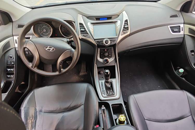 Used Hyundai Elantra (5th Generation / Langdong) 2012 1.6L Automatic Fashion Edition Center Console