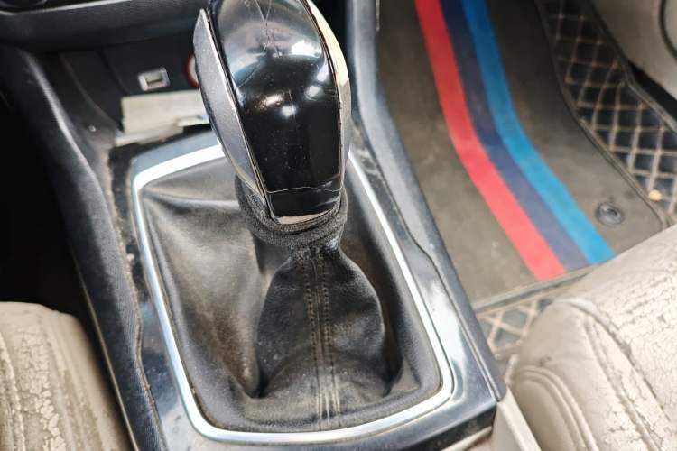 Used Peugeot 408 2014 1.8L Manual Leading Edition Gear Lever