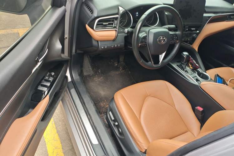 Used Toyota Camry 2021 2.0G Luxury Edition Interior 3