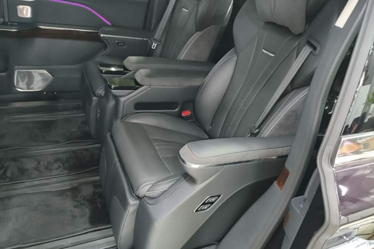 Used Hongqi HQ9 PHEV 2024 2.0T Four-Wheel Drive Luxury Edition Left Rear Seat