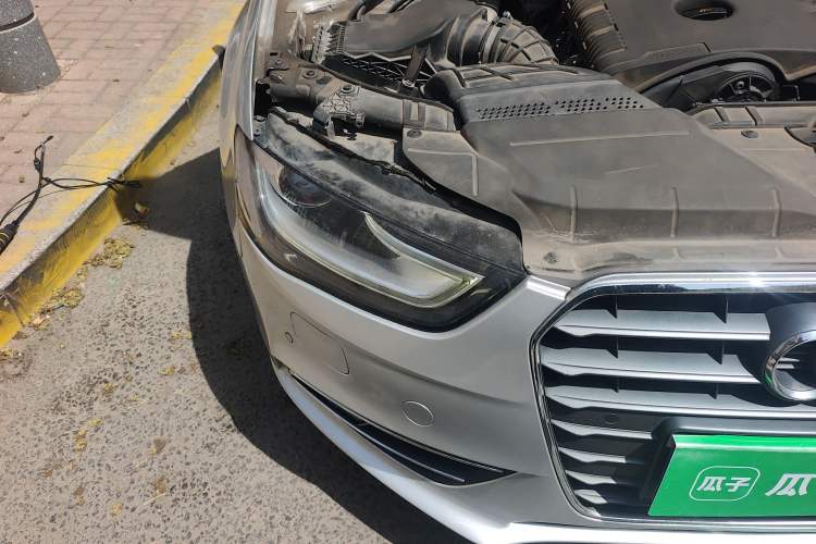 Used Audi A4L 2013 35 TFSI Automatic Standard Model Right Front Headlight