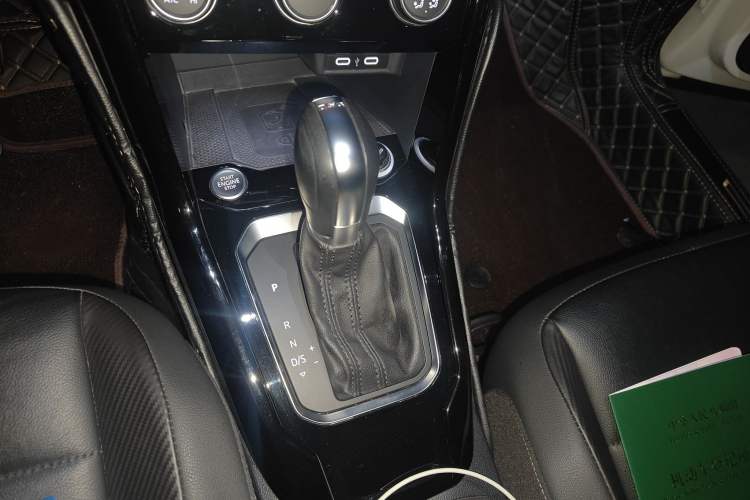 Used Volkswagen T-ROC 2021 280TSI DSG Two-Wheel Drive Comfort Connect Edition