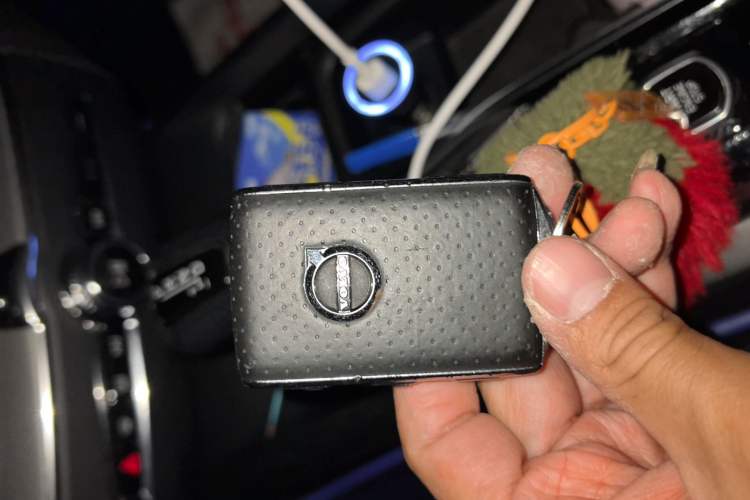 Used Volvo XC60 2019 T5 4x4 Smart & Dynamic Sport Edition China VI Standard Vehicle Key